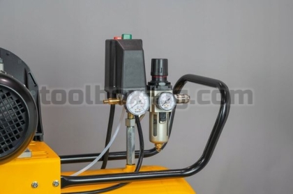 Маслен Компресор 200 л 10 Бара Dewalt 
